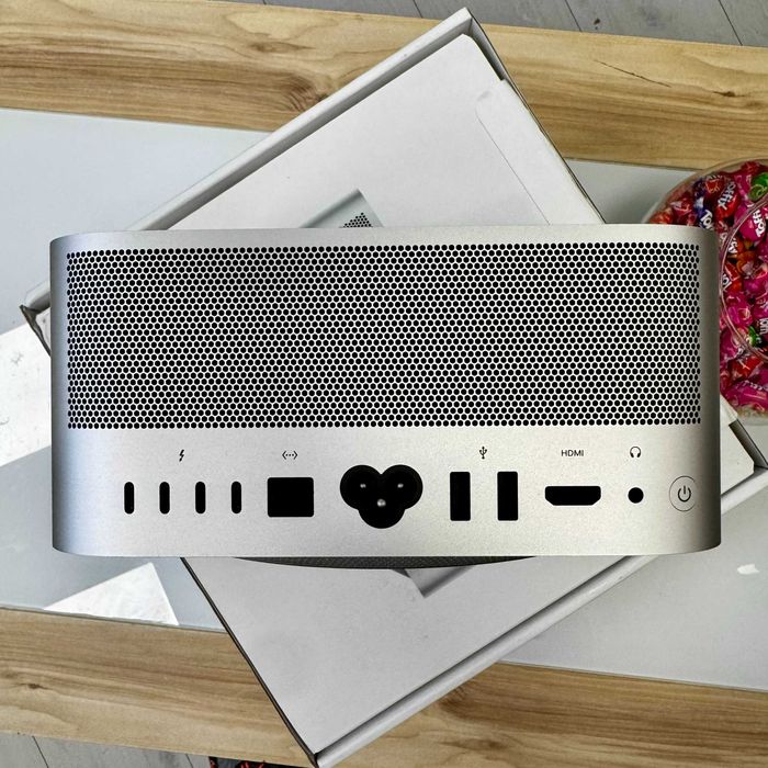 Apple Mac Studio MJMW3 (2022) M1 Ultra / 20CPU / 48GPU / 64GB / 1TB