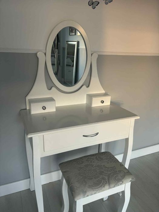 Toaletka dla nastolatki