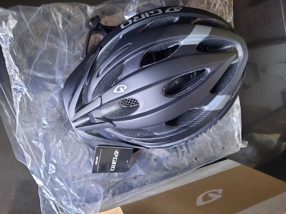 Capacete bicicleta GIRO, novo, na caixa