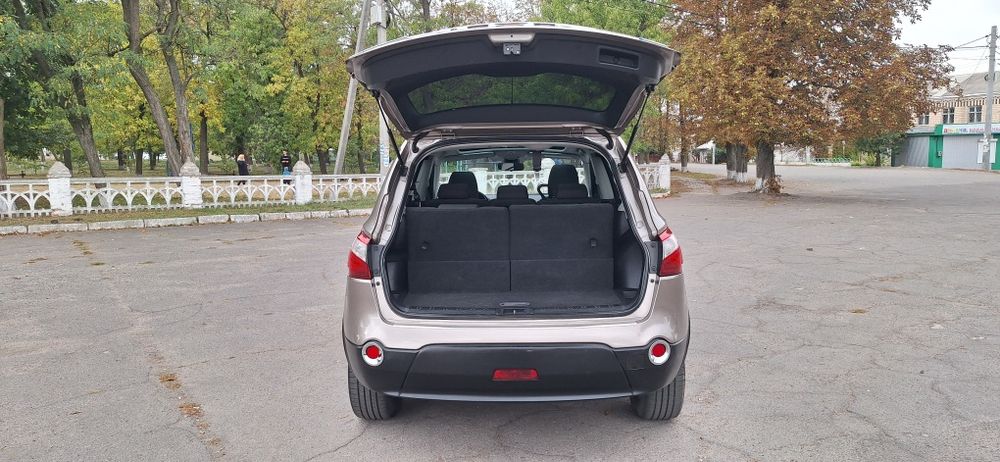 NISSAN Qashgai +2 Tecna 1.5диз. 81kv.110л.с. 6-Ступка