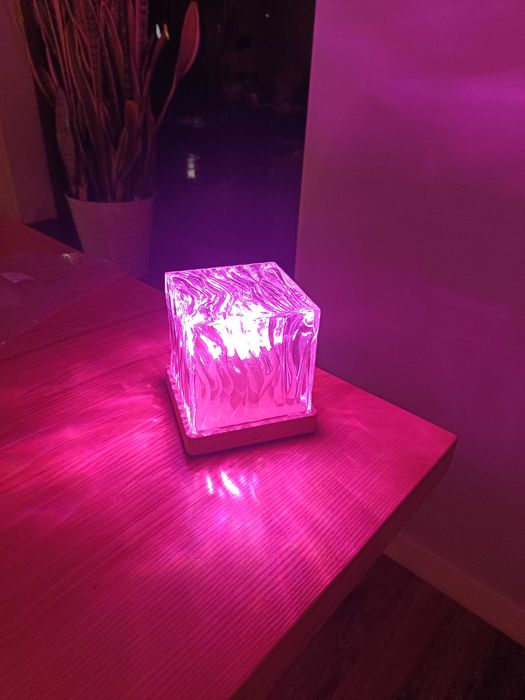 Lampka nocna różne kolory pracy z pilotem