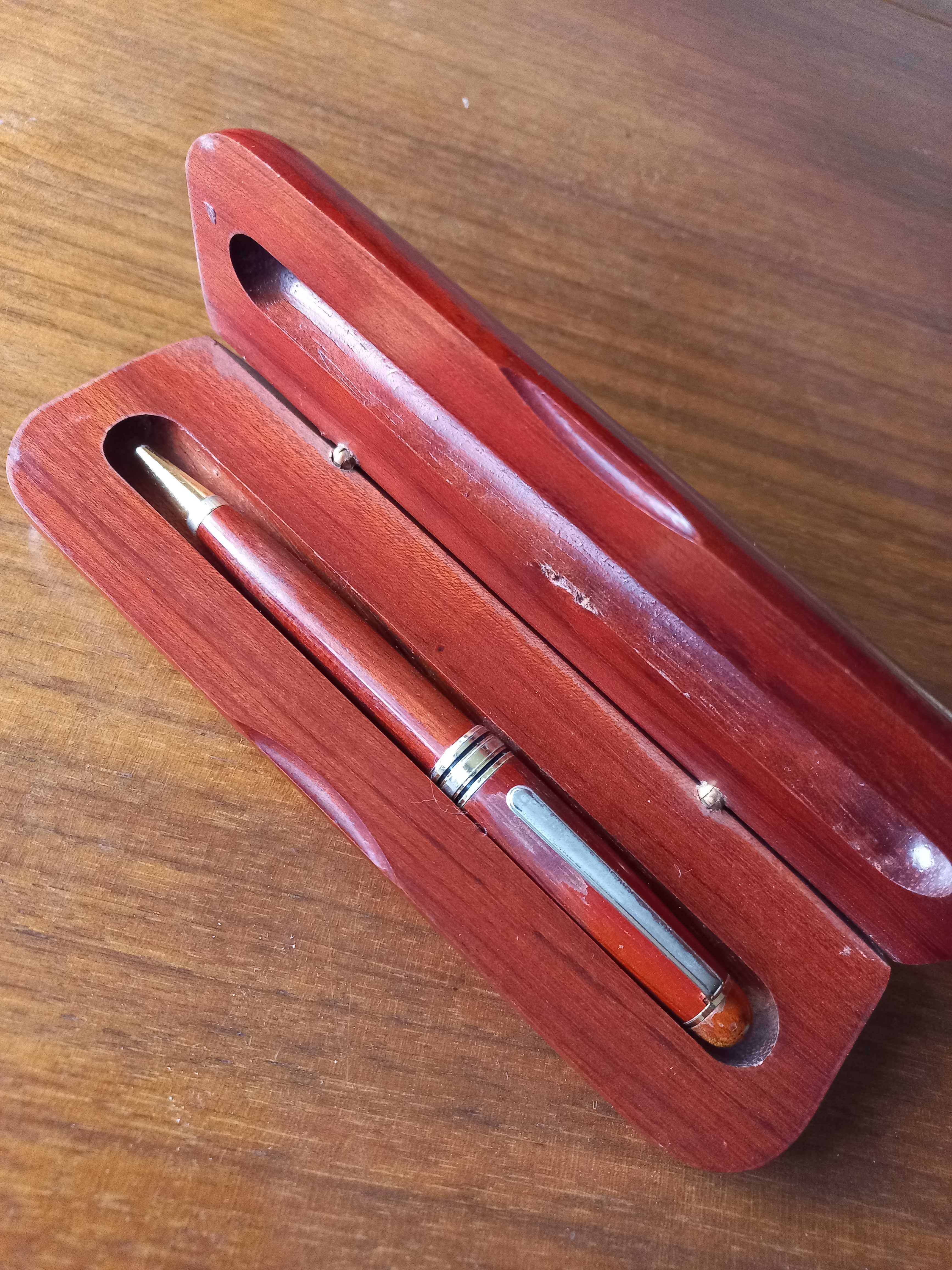Ручка из красного дерева в футляре