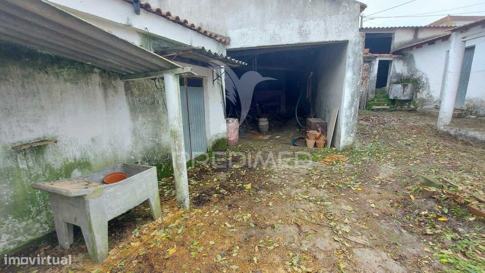Conjunto de construções  para recuperar na  Abrã, Santarém.