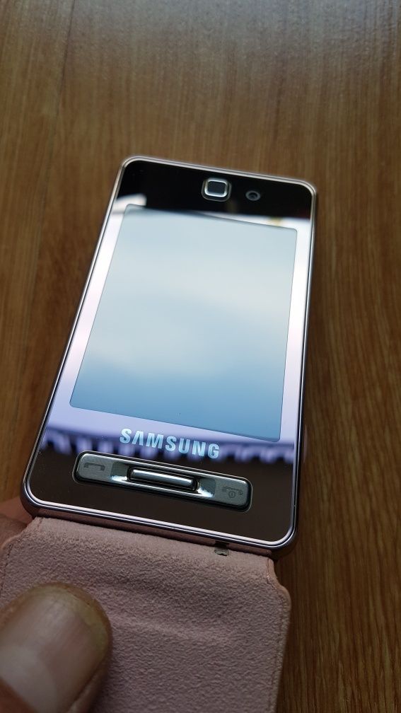 Telefon Samsung F480i