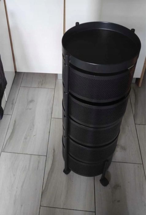 Praktyczny regał, szafka na kółkach