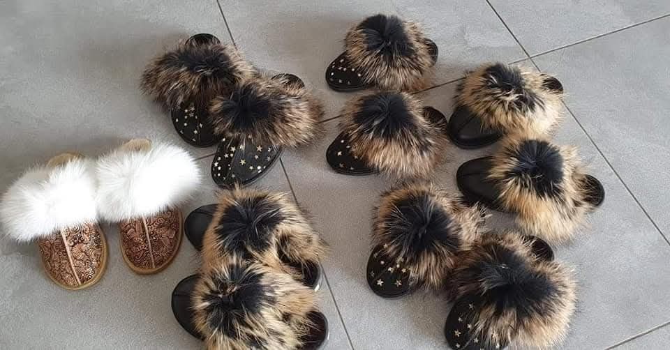 Piękne kapcie pantofle ciepłe z naturalnym futerkiem