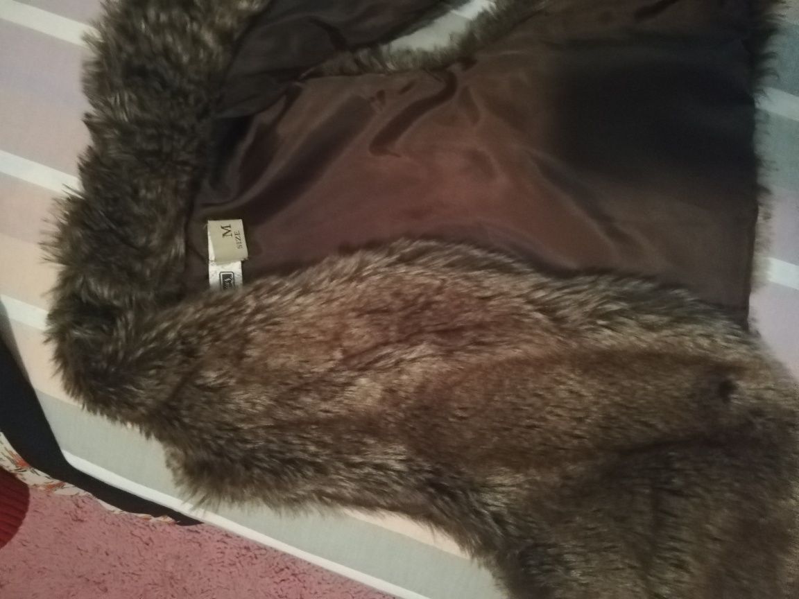 Colete de pelo, modelo tipo bolero. Novo com pouco uso.