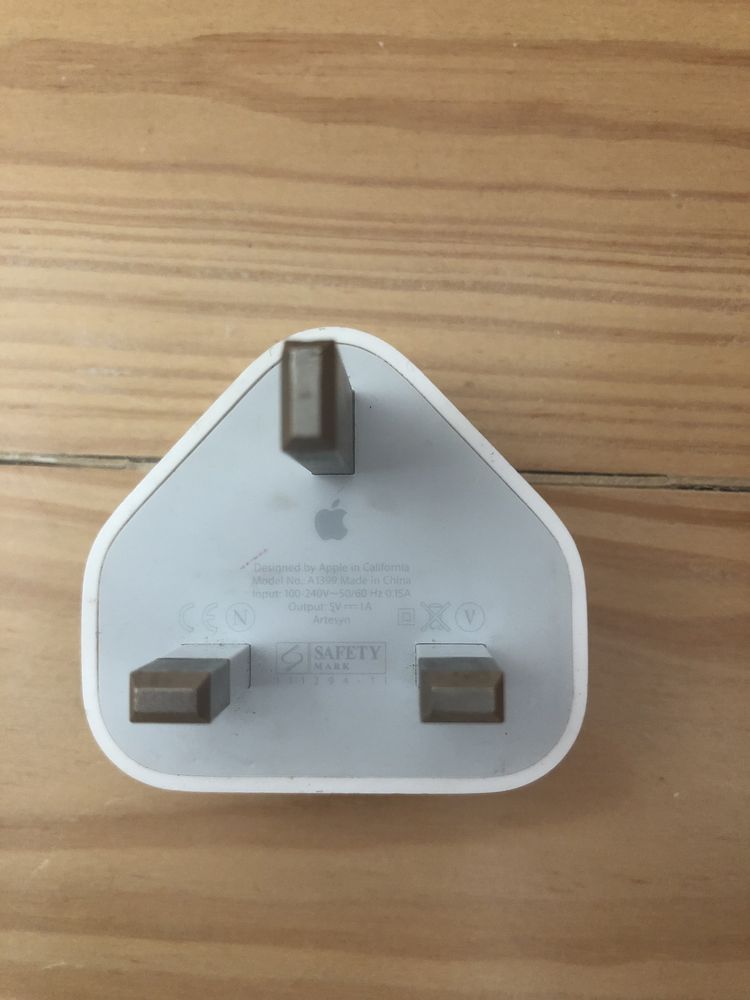 Apple USB power adapter (UK type)