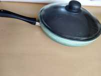 Patelnia z przykrywką fi patelni 28cm.ciężka