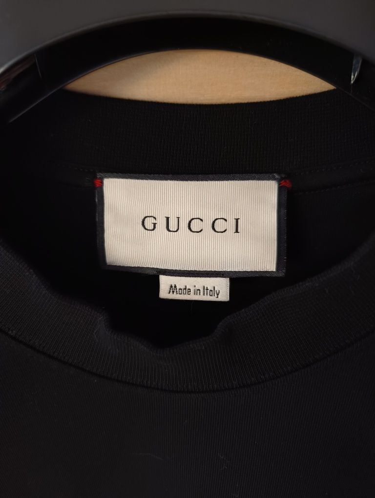 Koszulka Gucci. Motyw logo Blade.