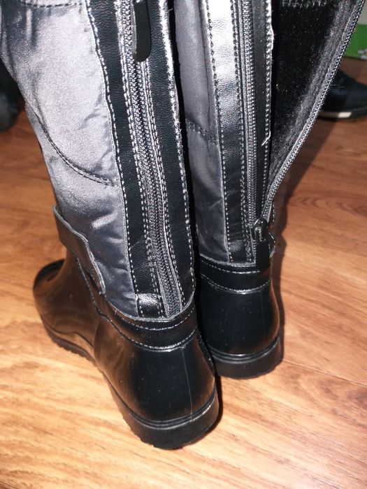 Різні жіночі сапожки б.в. 37 розмір в доброму стані