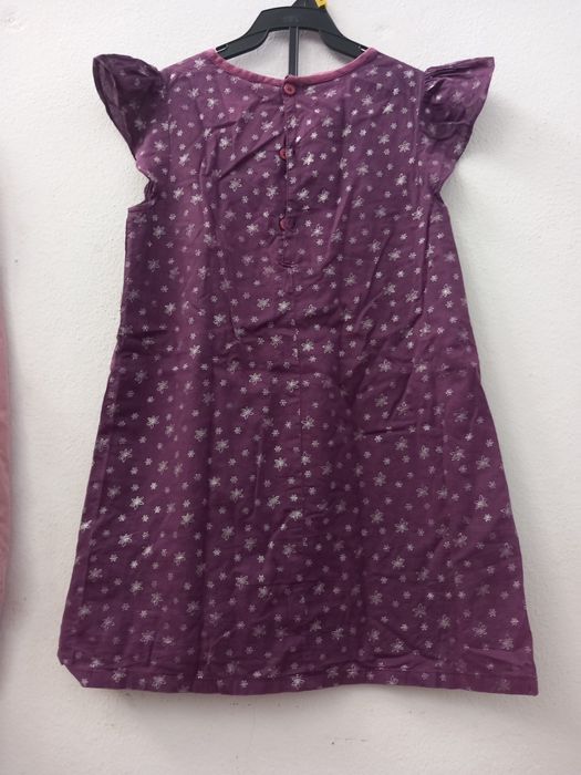 Vestido de alsas de menina