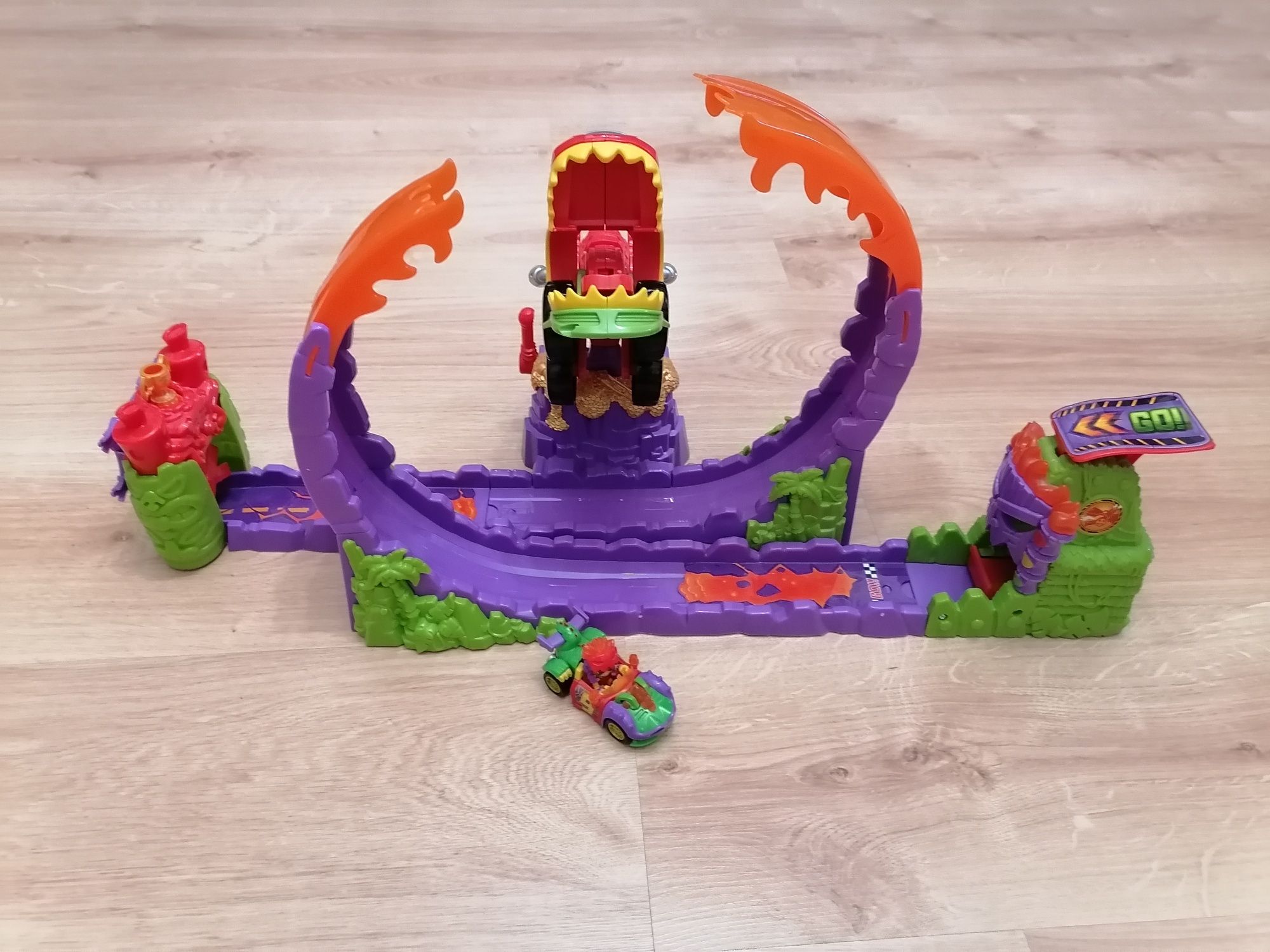 T-Racers Dragon Loop Zestaw z wyrzutnią Magic Box