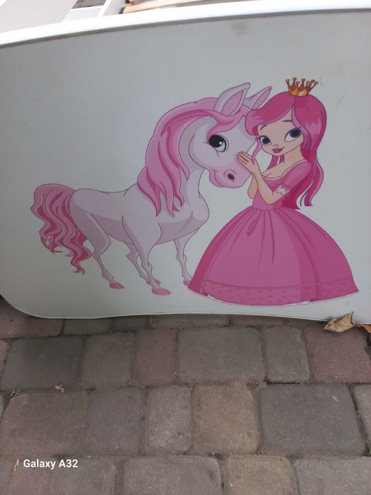 Продам дитяче ліжко для дівчинки .