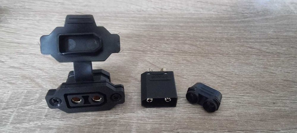 Роз'єми силові XT90 зовнішні, на корпус