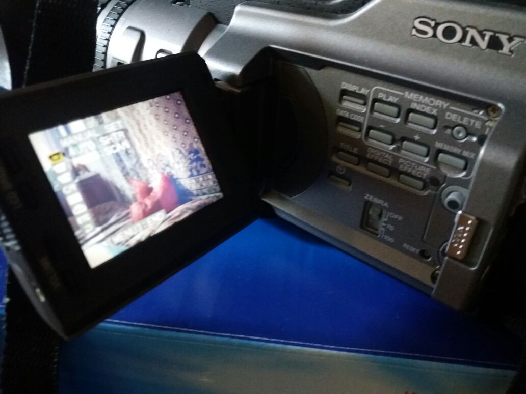 Відеокамера Sony 2100