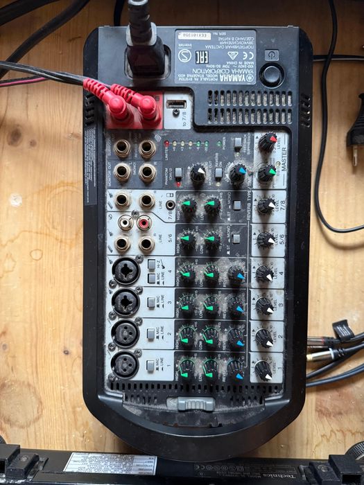 Sistema de som Yamaha Stage PAS 400i