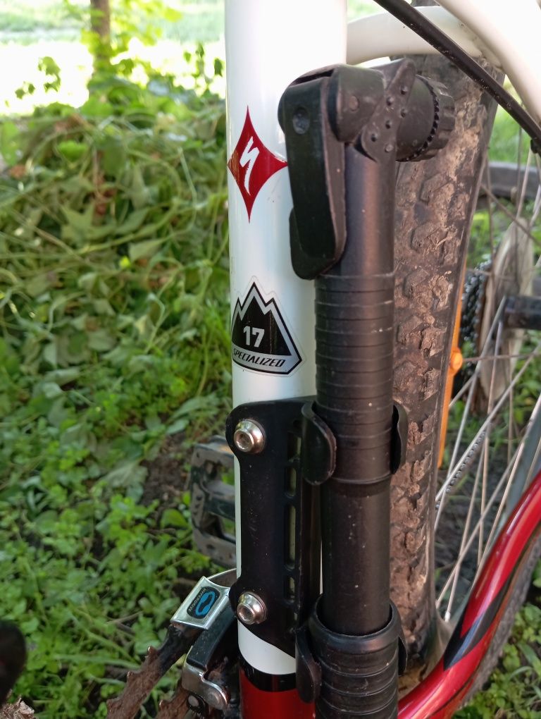 Продам 2 горных велосипеда (17 и 19) specialized