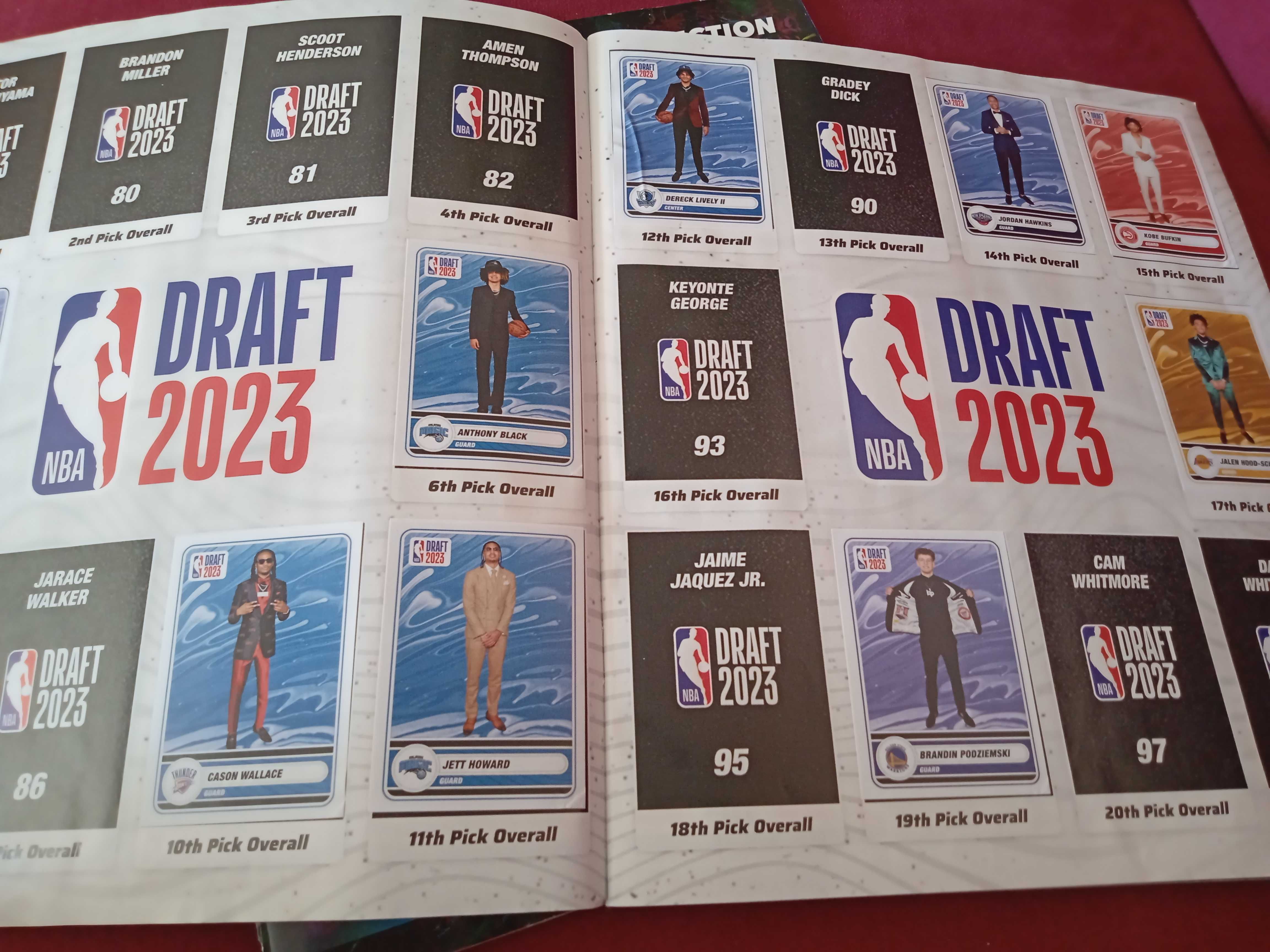 Album z naklejkami NBA 2023-24  w środku 223 naklejki