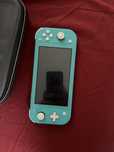 Nintendo Switch lite z pokrowcem