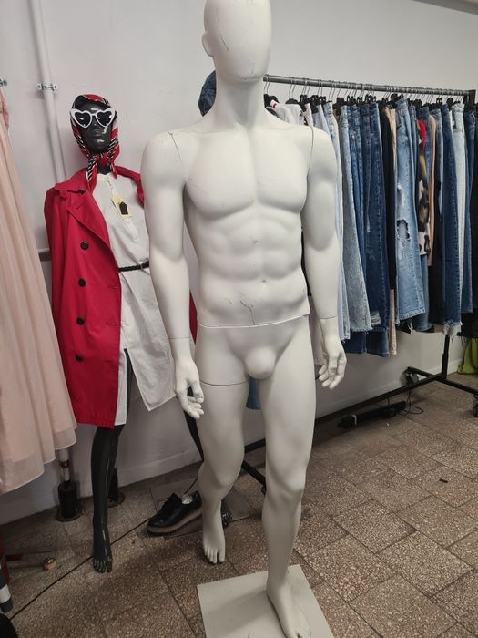 Manekin męski sklepowy