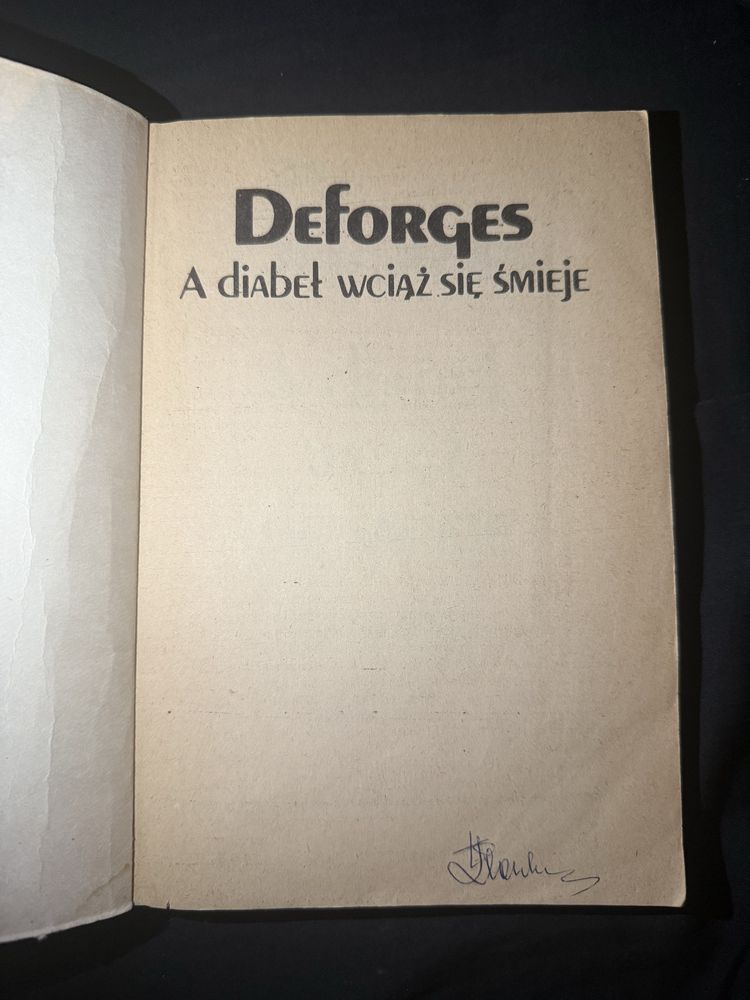 A diabeł wciąż się śmieje - Regine Deforges