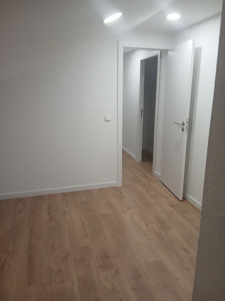 Aluga se quarto a senhora idonea
