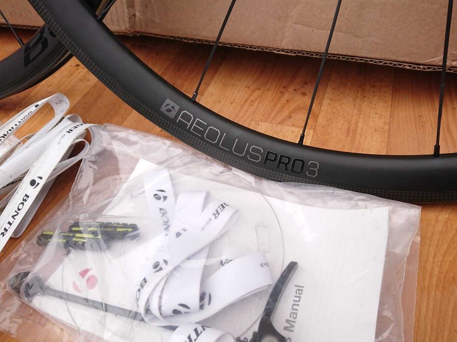 Карбоновий вілсет Bontrager Aeolus Pro 3 TLR carbon 28 з Trek