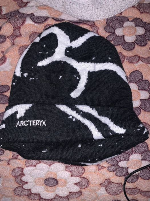 продам шапку arcteryx