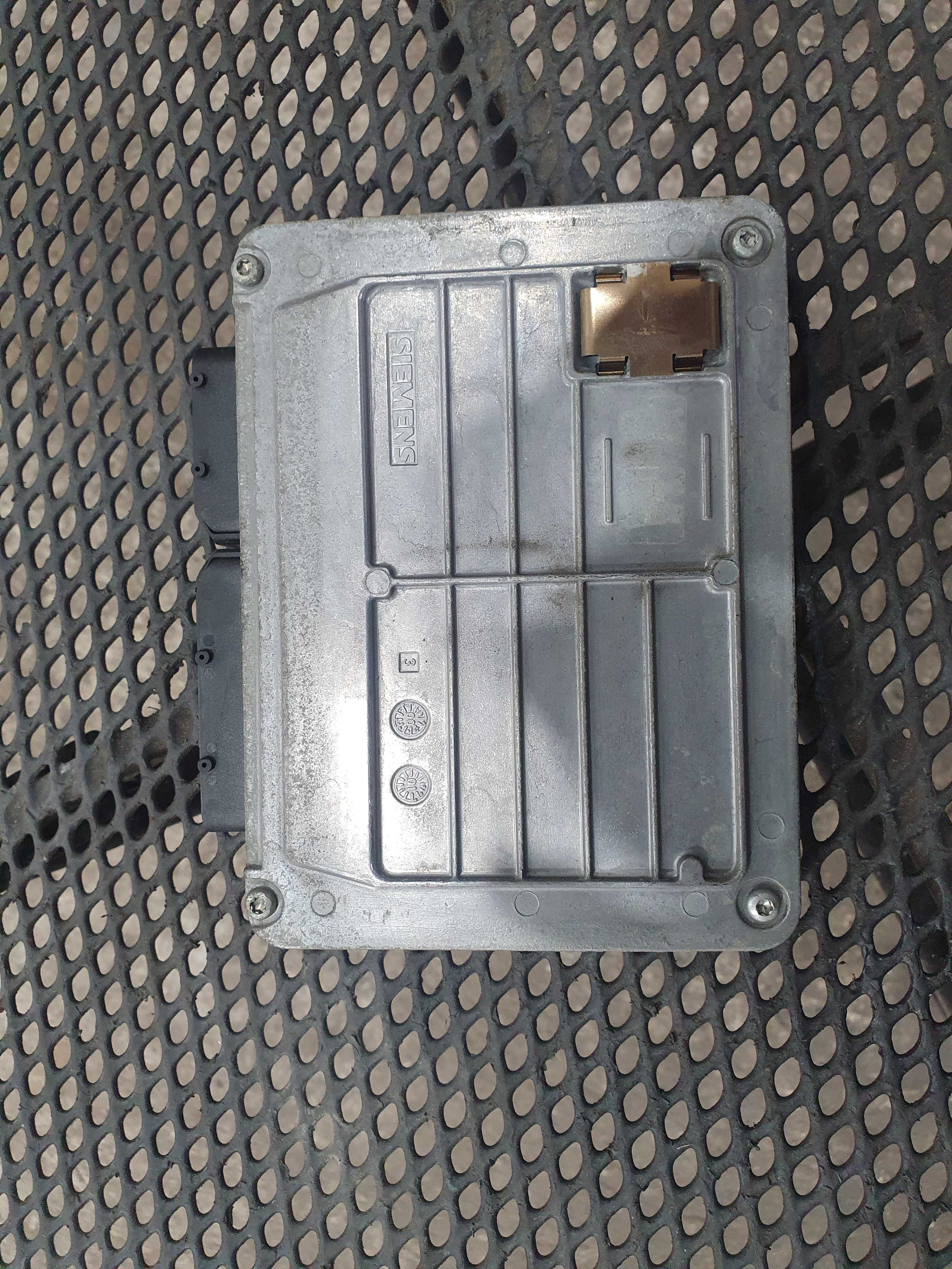 Komputer sterownik silnika audi a3 8l 1.6 benzyna AVU sprawny