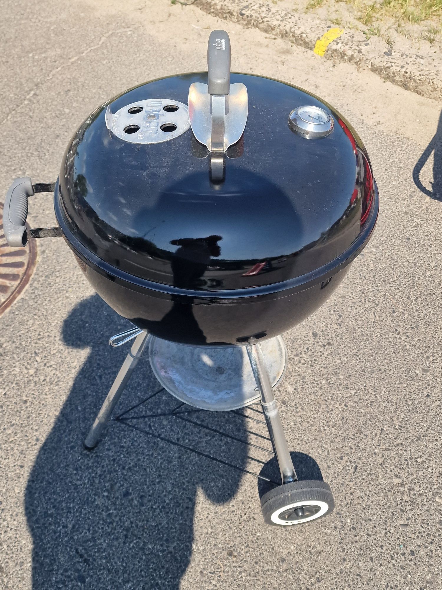 Grill węglowy Weber z termometrem