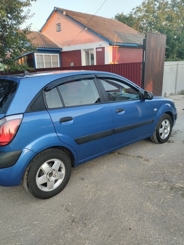 Продам машину KIA RIO