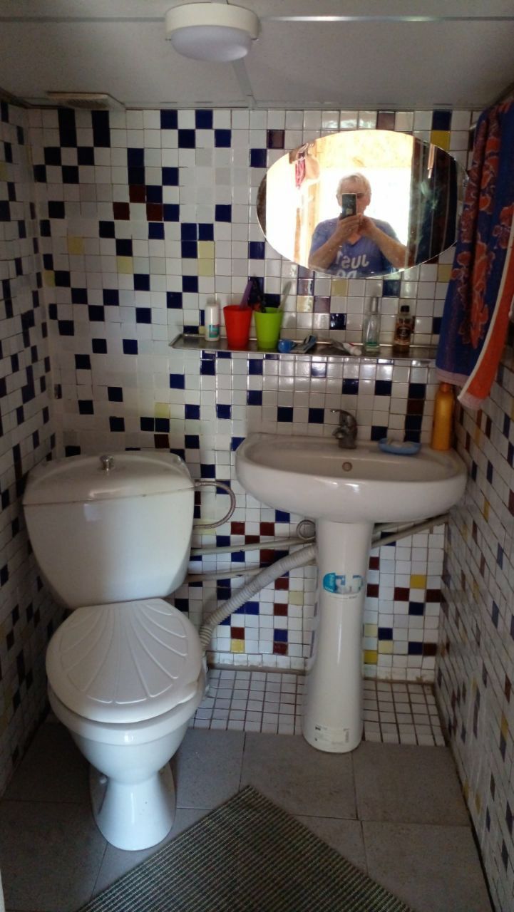 Продаж дачі у місті вул. Істоміна  - будинок, питна вода, світло.