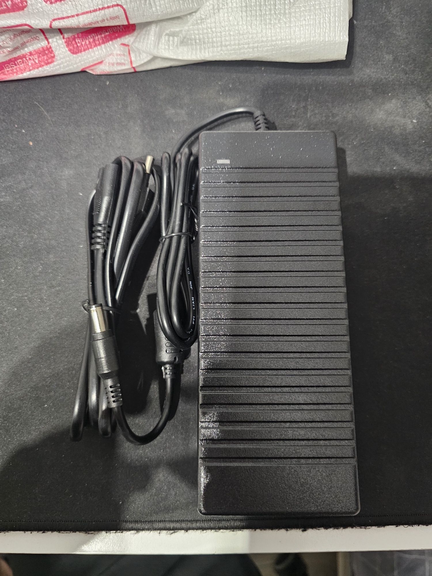 Ładowarka do hulajnogi roweru elektrycznego 42v(36v)  3pin  2.1/5.5mm
