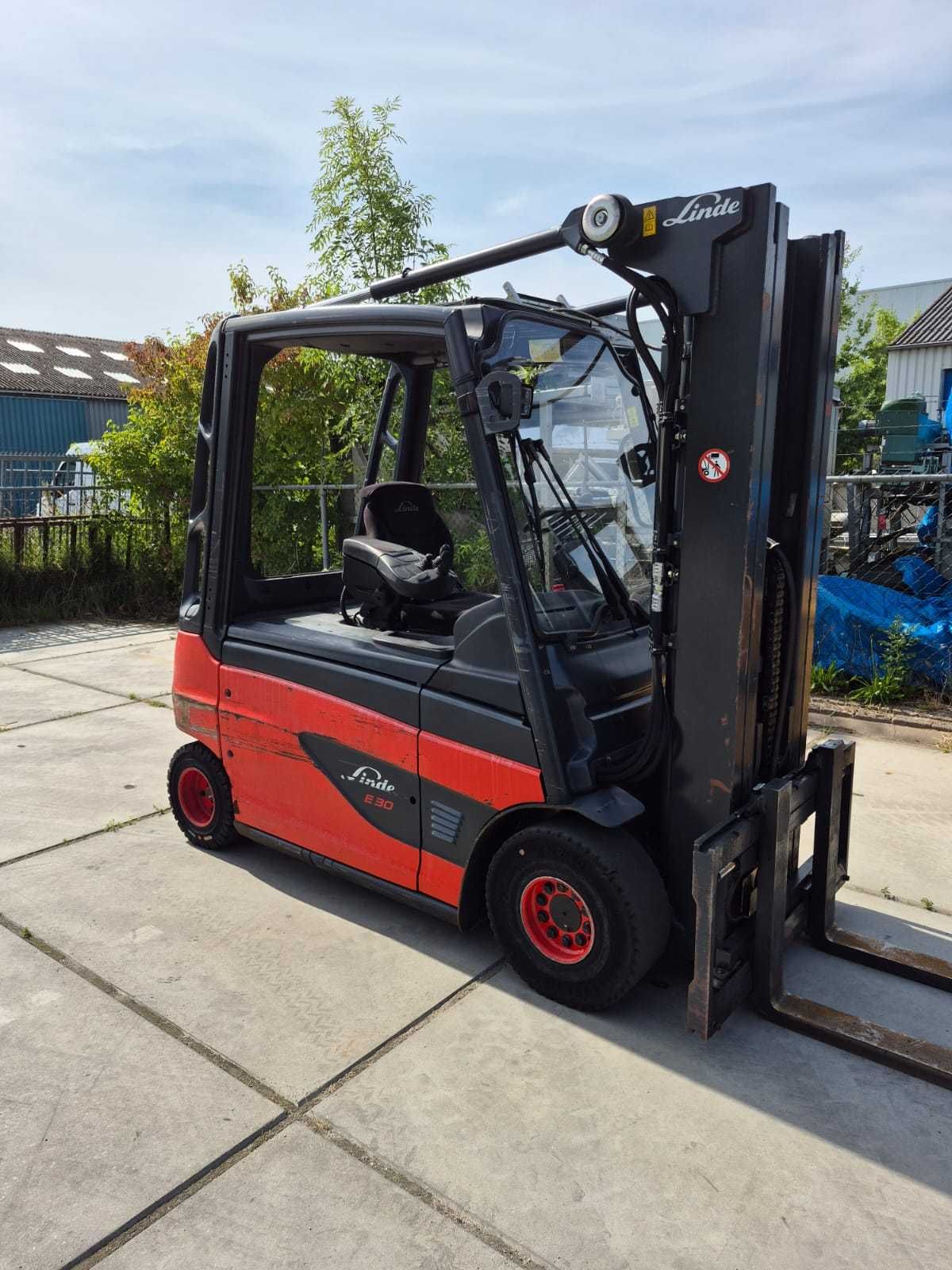 Empilhador Elétrico 3000kg Linde E30 4 Rodas