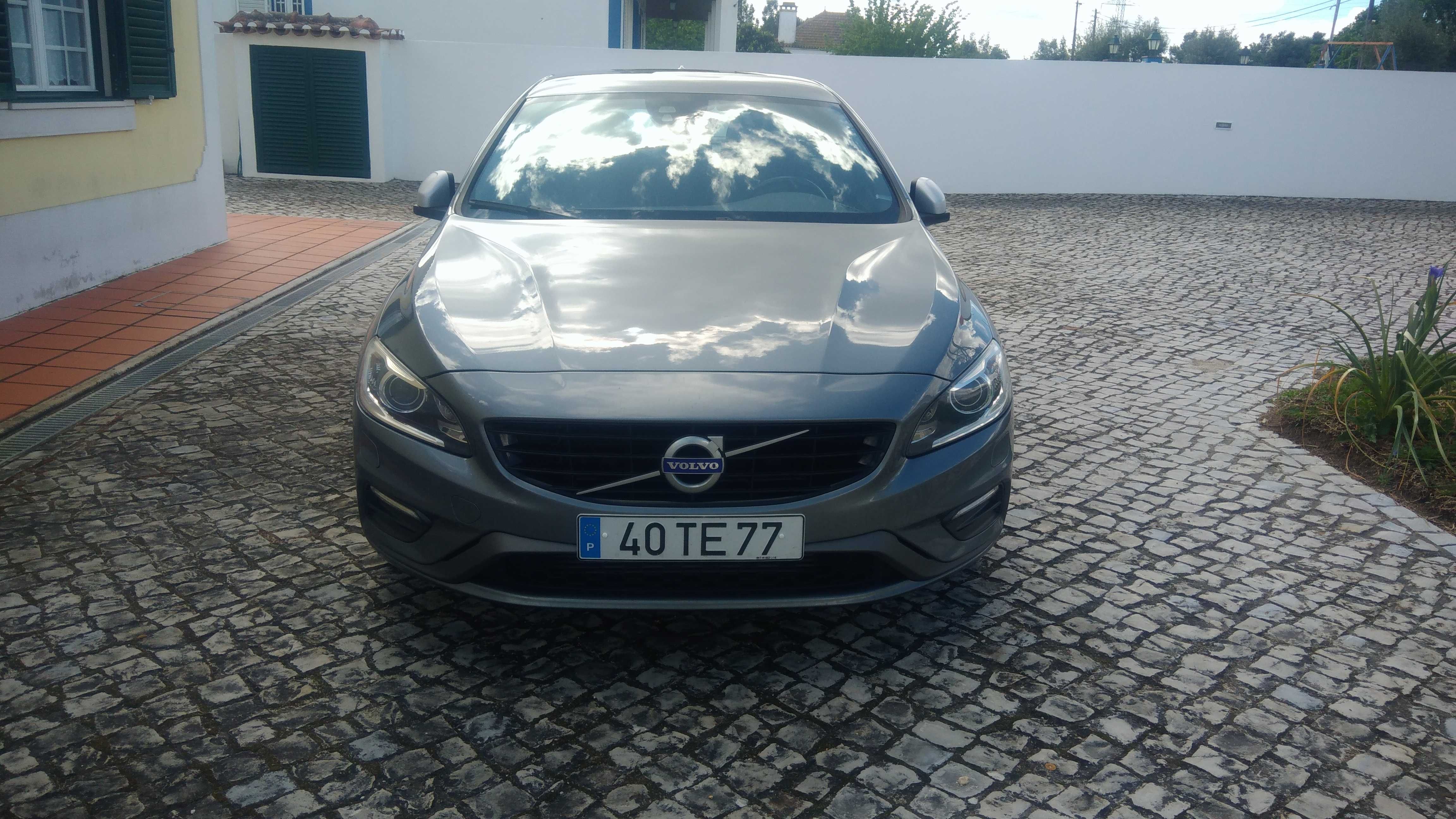 Volvo S60 D4 R-Design com 190cv. Modelo exclusivo.