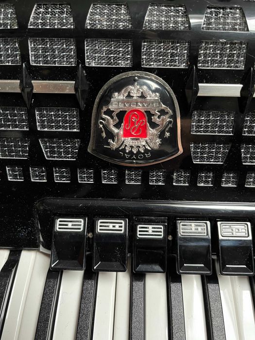 Akordeon Royal Standard Meteor 120 basów