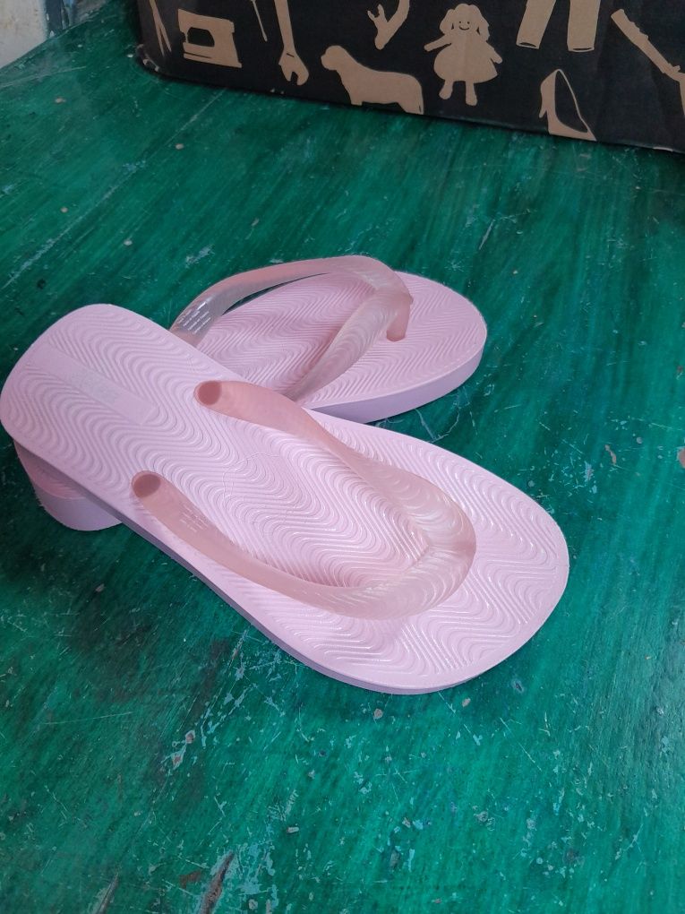 Chinelos de criança  numero 26. Da Pre Natal.