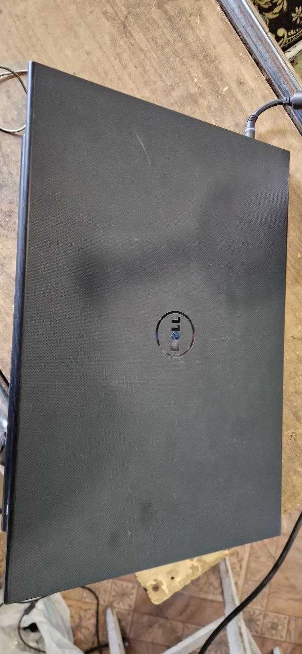 dell inspirion 15 3000 series - робочий на матриці є дефекти