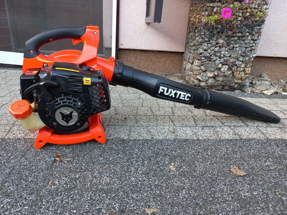 Spalinowa dmuchawa do lisci FUXTEC FX-LB126