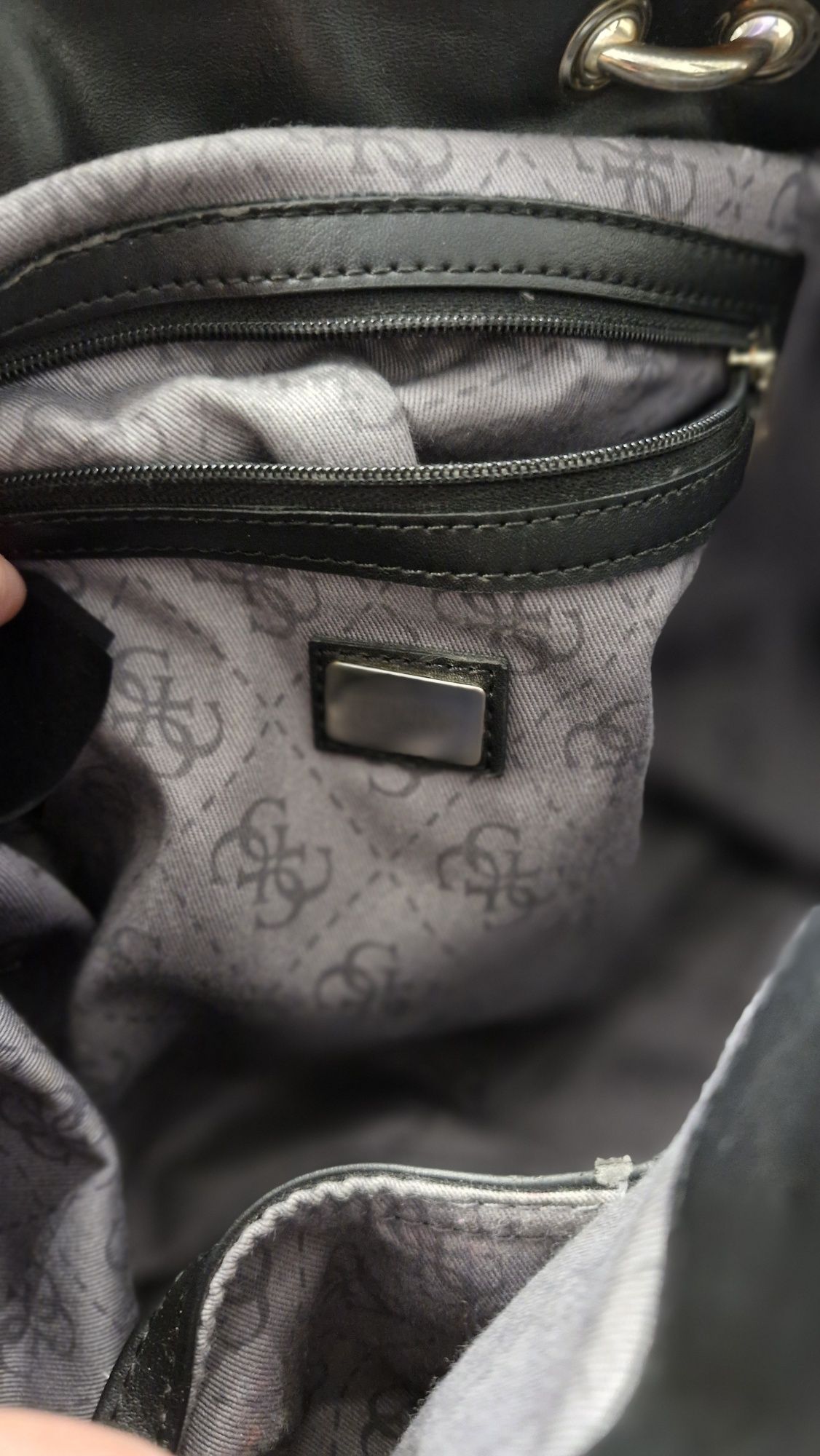Torba kuferek Guess