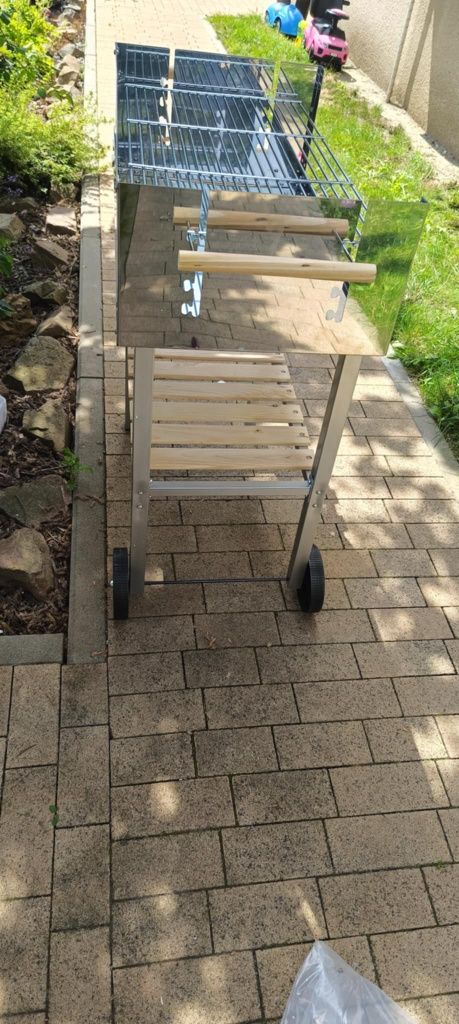 Grill węglowy XXL na wózku, stal nierdzewna, z 2 półkami