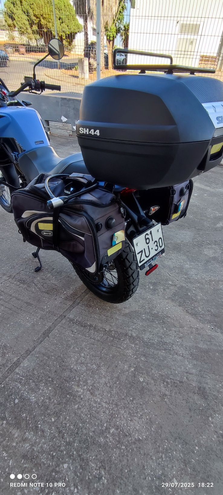 Moto trail UM DSR ADVENTURE