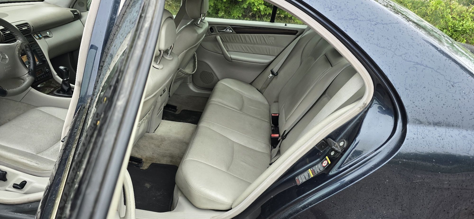 mercedes c 180 skóry klimatronic xenon orginal lakier bezwypadkowy