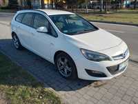 Podgrzewane fotele i kierownica.  Opel Astra Sport Tourer.