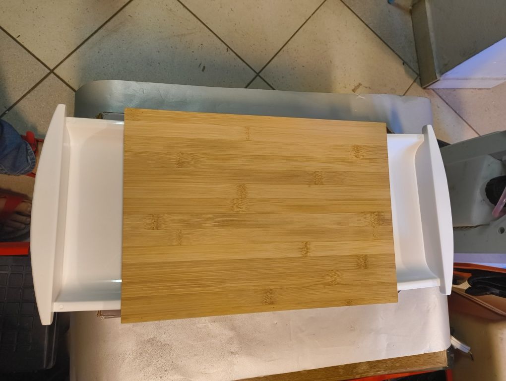 Bambusowa deska z pojemnikami