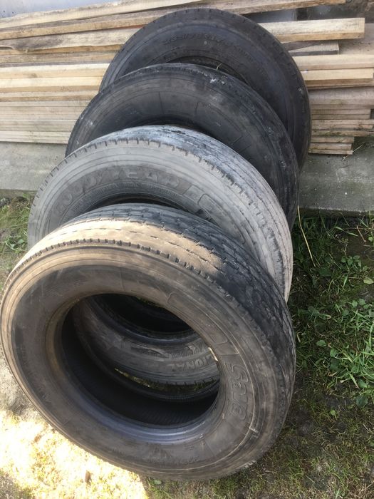 Продам вантажні шини