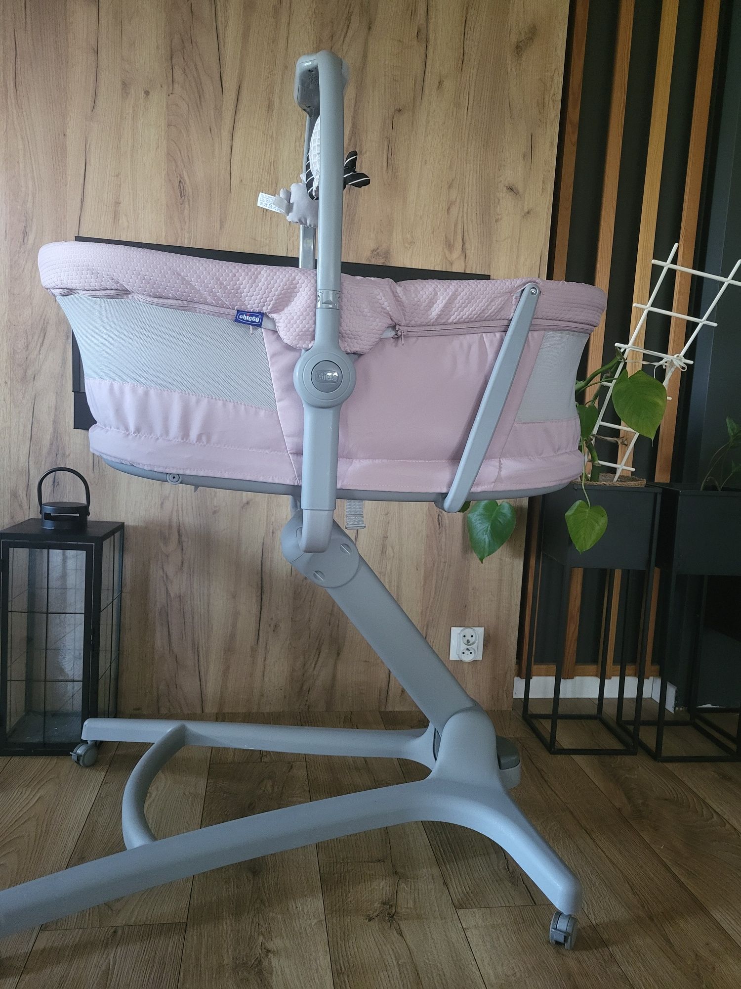 Sprzedam łóżeczko Chicco Baby Hug Air 4w1 różowe. Piękne!