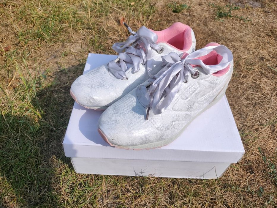 Buty sportowe damskie