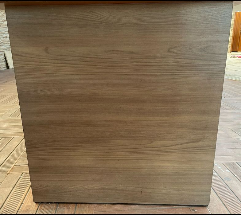 Mesa de madeira de jantar ou reuniões